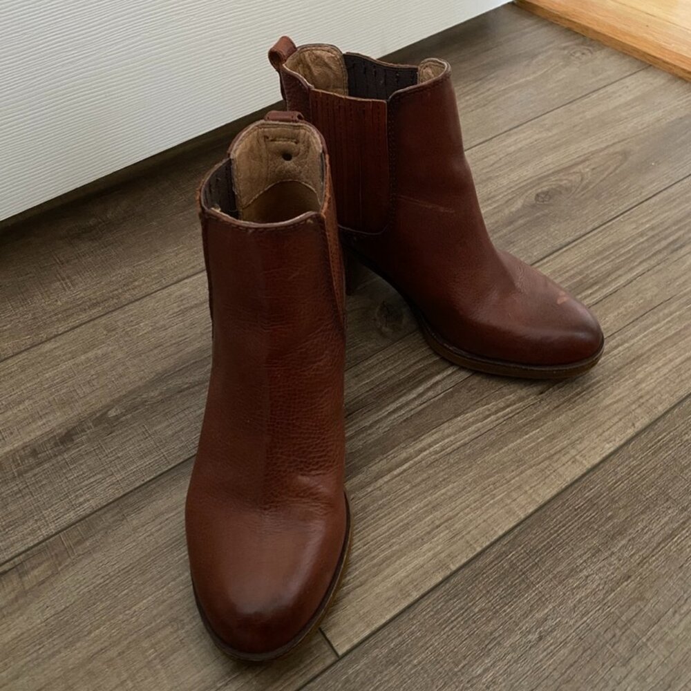 SOFFT BROWN CHELSEA BOOTS